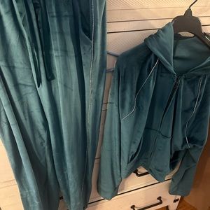 Brand new Victoria’s Secret women’s valor rhinestone bling tracksuit. Teal